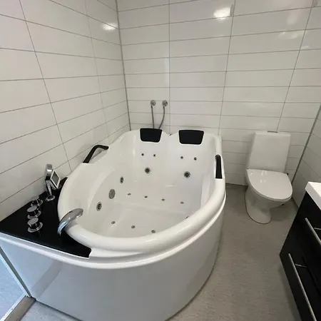 Lovely With Parking In The Heart Of *